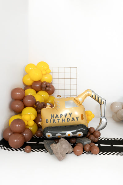 "Smago mašīnu ballīte" pinterestīgs ballīšu komplekts, vērtība 28.00 eur (33 produkti)