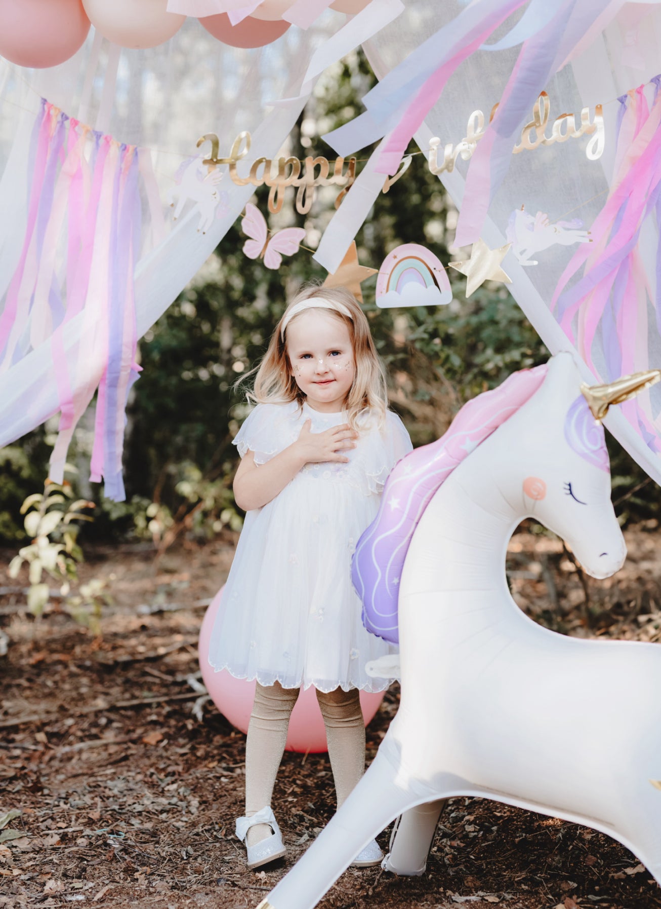 Stāvošs folija balons “Vienradzis”, 95 x 86 cm, bēšā krāsā ar zelta un varavīksnes elementiem