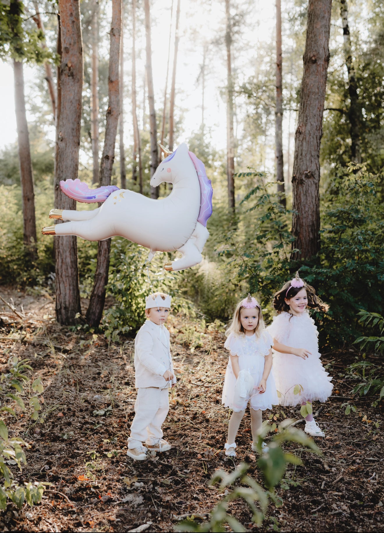 Folijas balons “Vienradzis”, 113 x 83 cm, bēšā krāsā ar zelta un varavīksnes elementiem