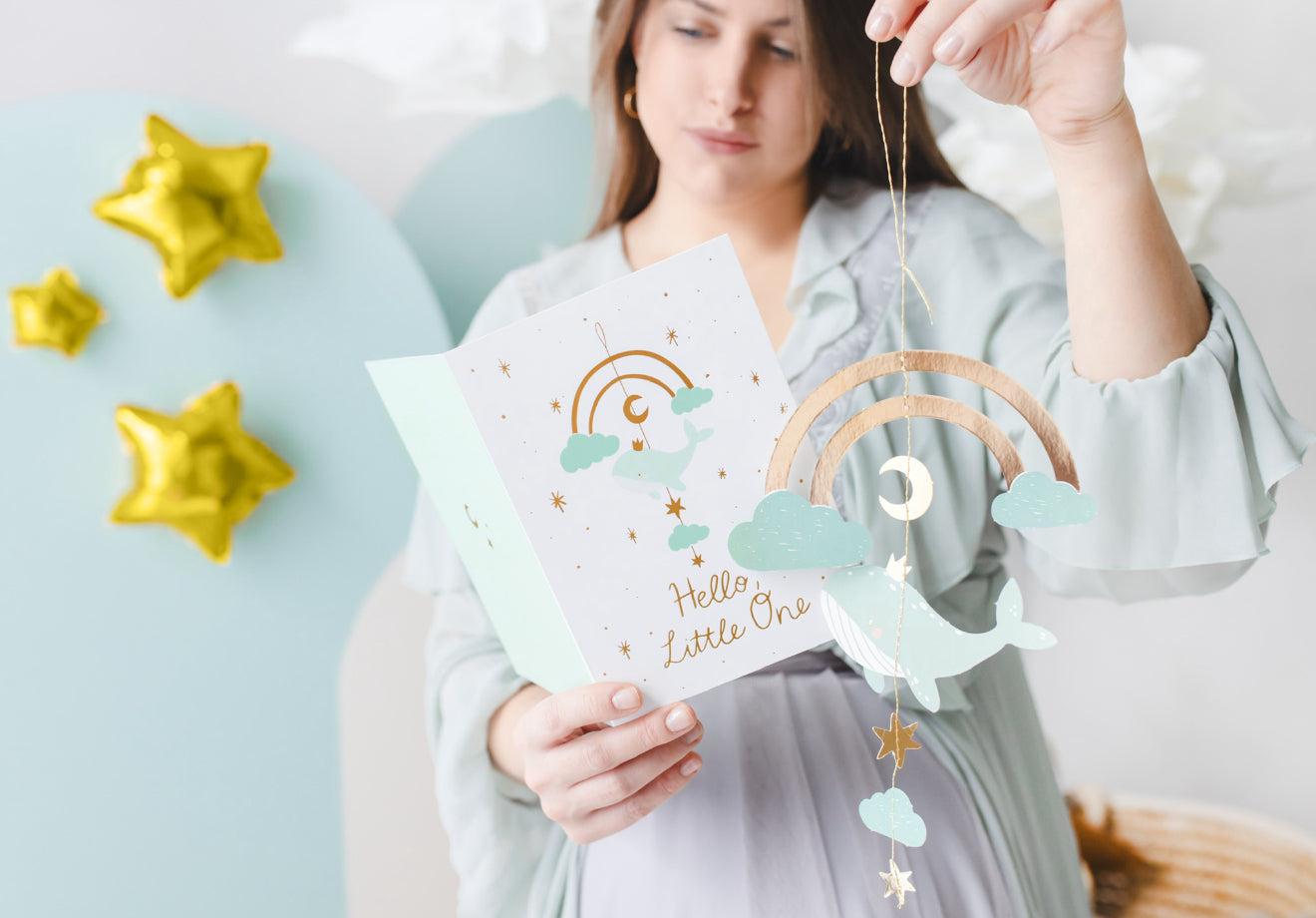 Kartīte ar karājošu dekoru “Valis”, gaiši tiffany zilā, 14 × 20 cm