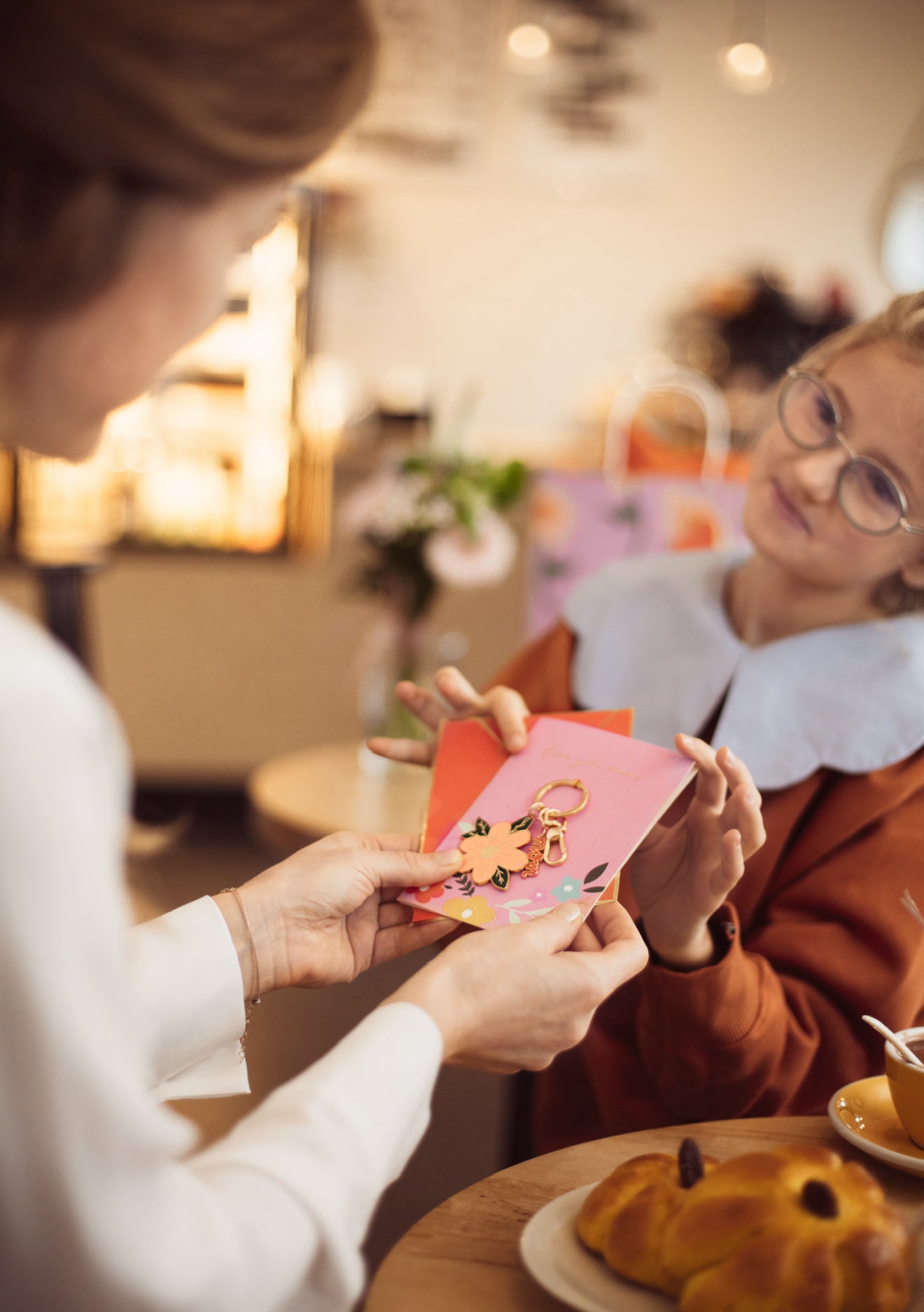 Kartīte "LOVE YOU MOM" ar noņemamu atslēgu piekariņu, 12 × 16 cm
