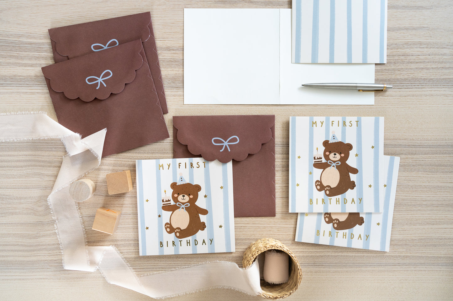 Dzimšanas dienas kartīte “Lāčuks”, krāsu mikss, 14 × 14 cm