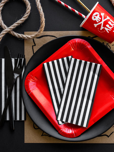 "Pirātu ballīte" pinterestīgs ballīšu komplekts, vērtība 62.00 eur (70 produkti)