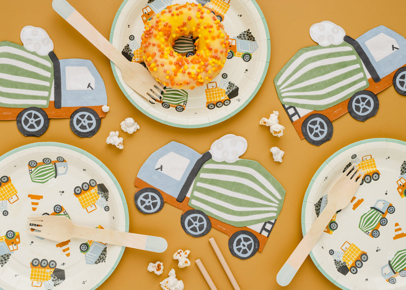 "Smago mašīnu ballīte" pinterestīgs ballīšu komplekts, vērtība 28.00 eur (33 produkti)